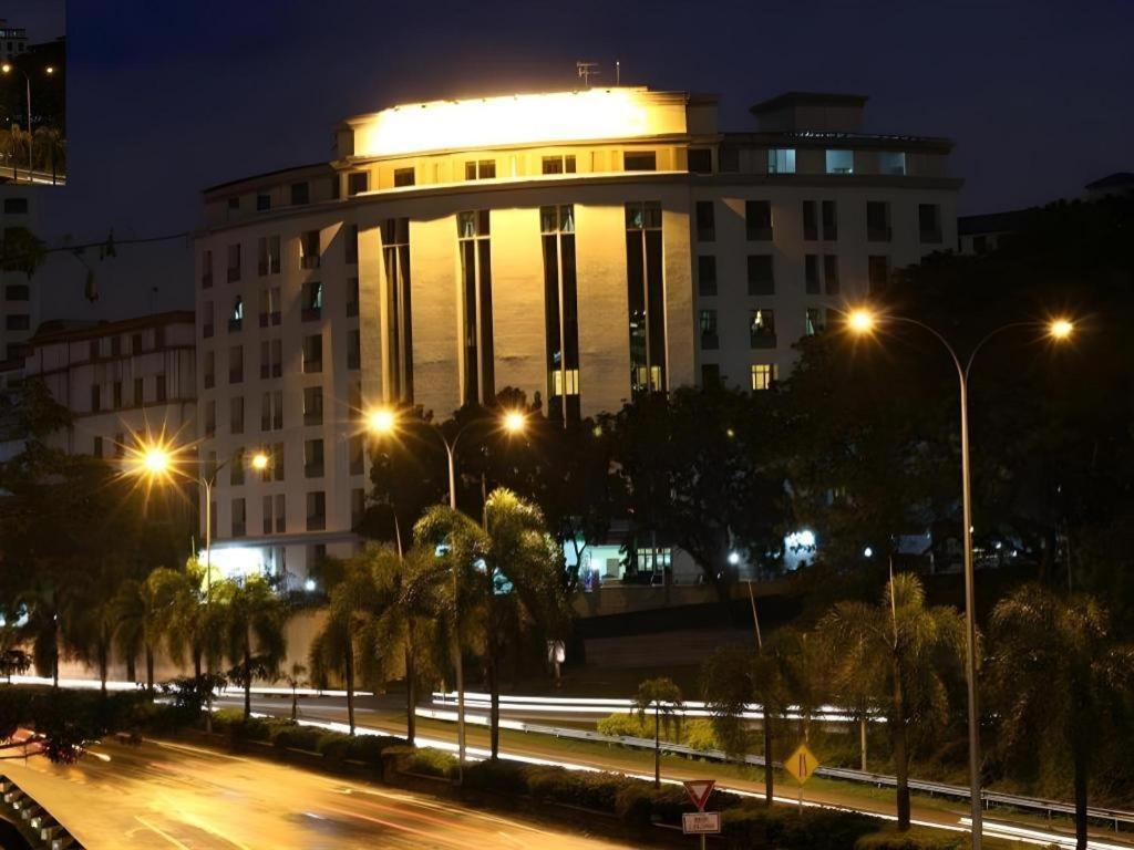 Stallions Suites Penang Jelutong Εξωτερικό φωτογραφία